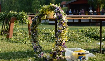 Bild för Midsommarförberedelser