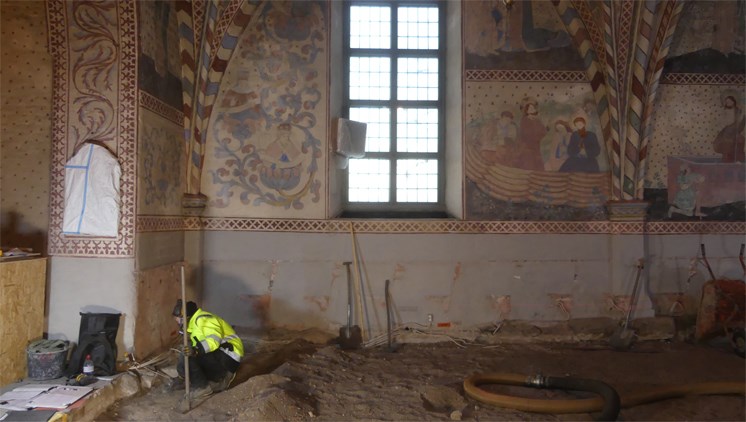 Under golvet i Västeråkers kyrka