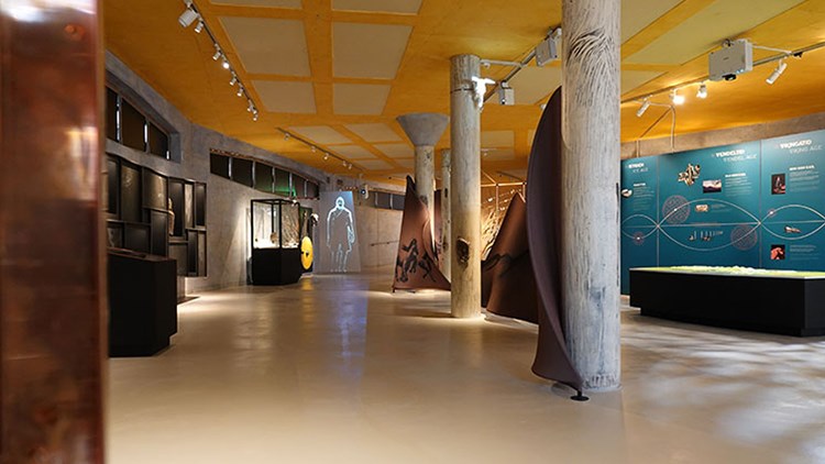 Gamla Uppsala museum utställning på nedervåningen