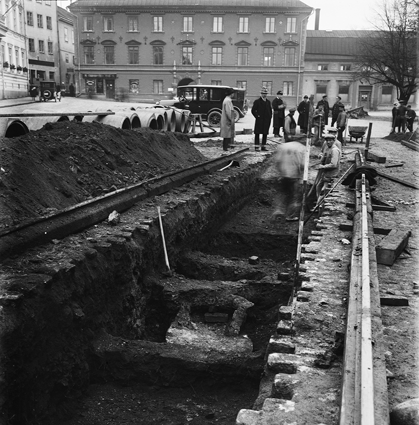 Den arkeologiska undersökningen av helgeandshuset på Fyristorg 1925. Foto: Upplandsmuseet